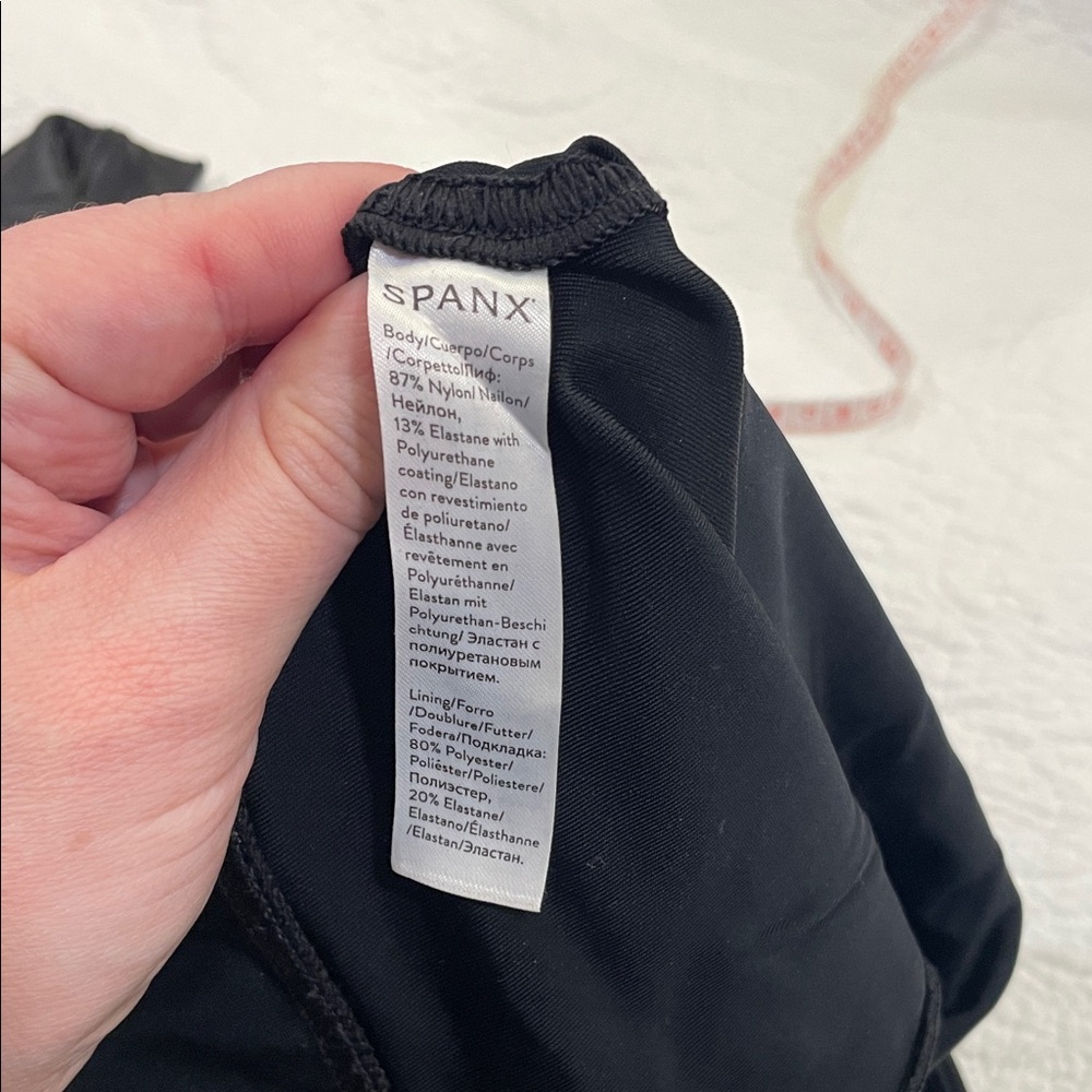 SPANX Classic Black Leggings - Picture 5 of 6
